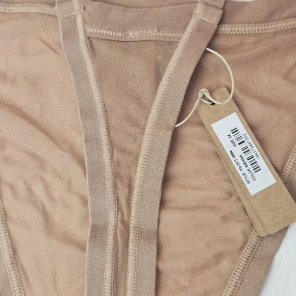 SKIMS PANTY NWT - Picture 5 of 9